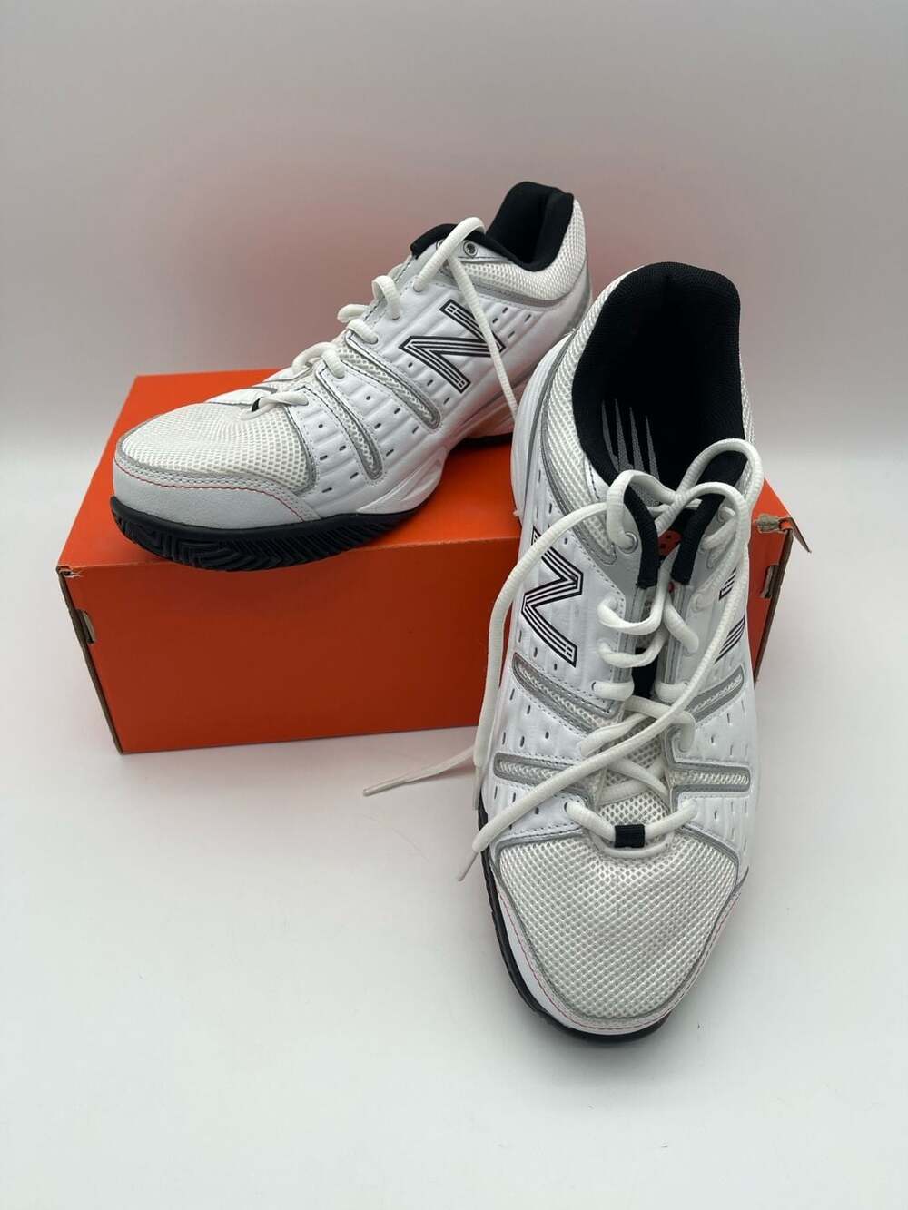 New Balance 656 Men's Tennis Court Shoes White Silver Black MC656WR Size 8.5 4E‎